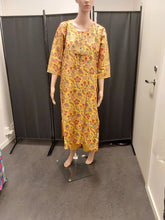 Load image into Gallery viewer, Women kurta, pant and Duppata
