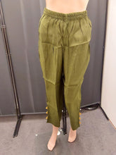 Load image into Gallery viewer, Women kurta,pant and Dupatta
