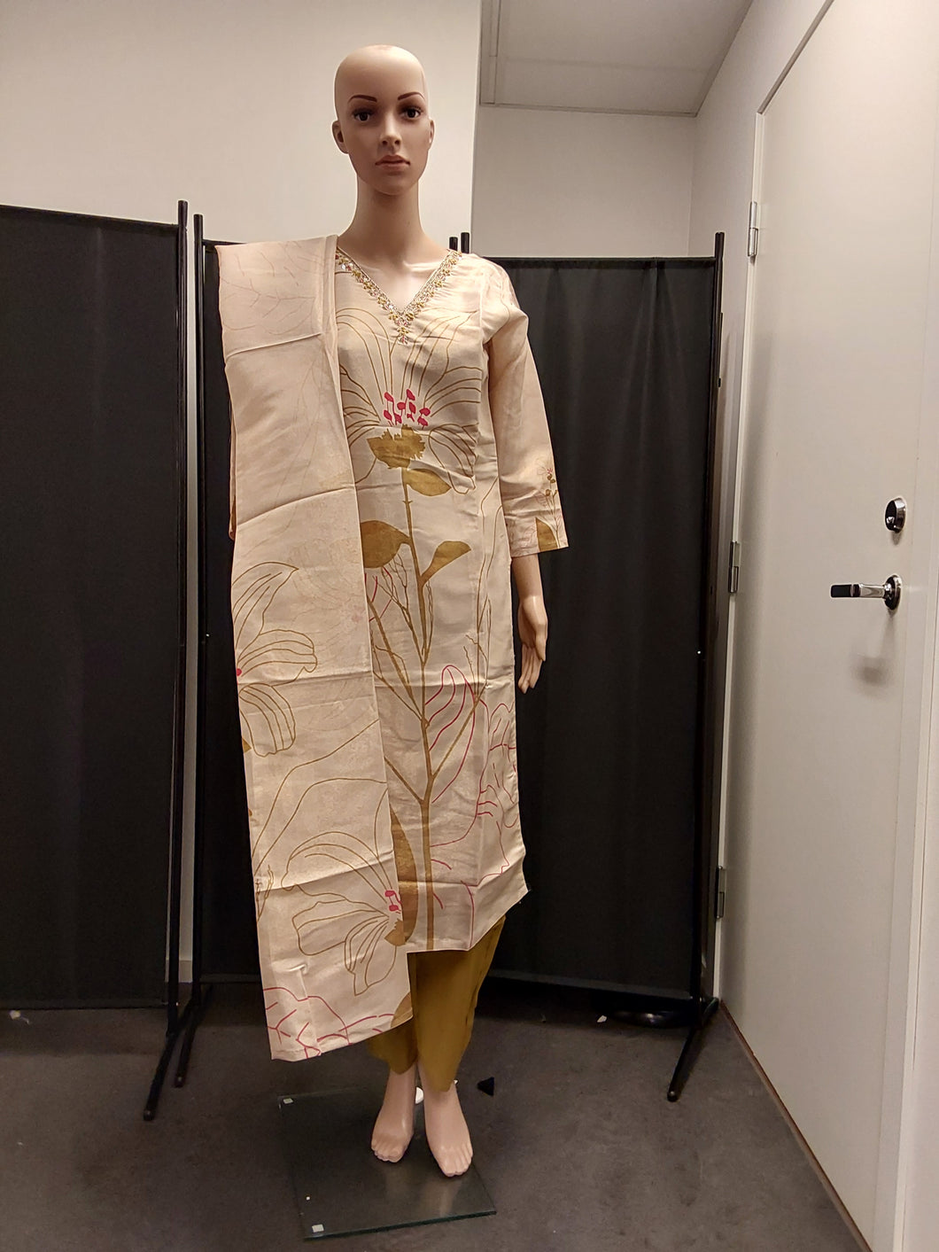 Women kurta pant and Dupatta