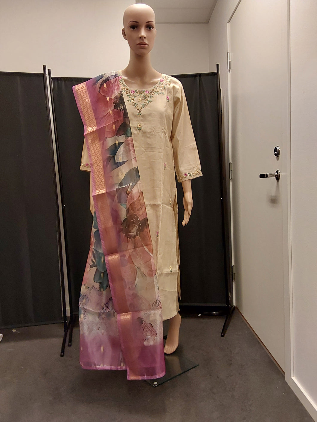 Women kurta pant and Dupatta