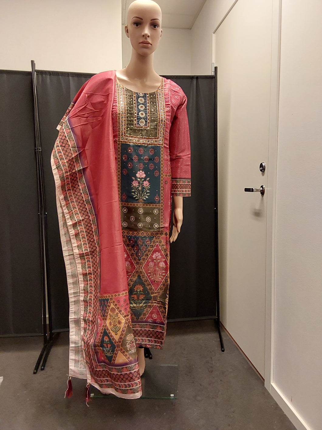 Women kurta pant and Dupatta