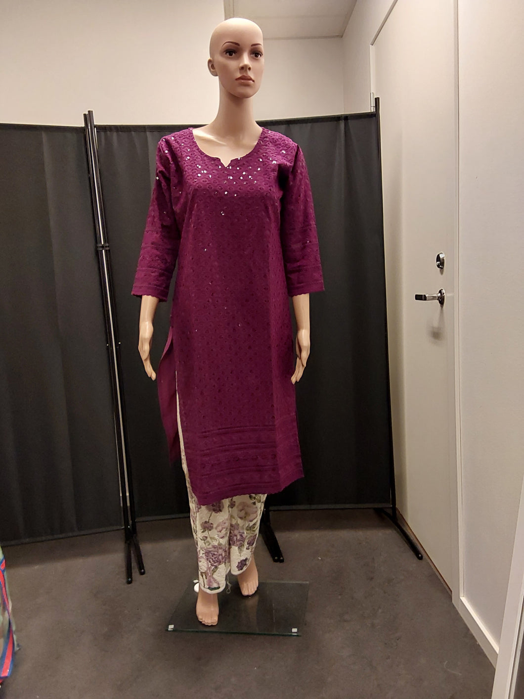 cottan chikankari kurti pallazo set