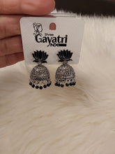 Load image into Gallery viewer, Earrings
