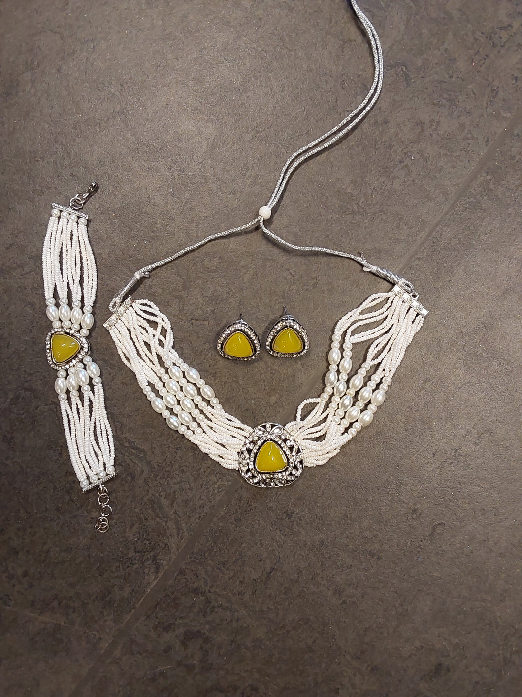 Neck jewellery set earrings and bracelet