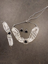 Load image into Gallery viewer, Neck jewellery set earrings and bracelet
