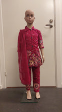 Load image into Gallery viewer, Kidwears pink color kurti pant and Duppata
