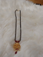 Load image into Gallery viewer, Black beads chain
