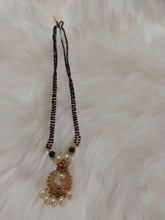 Load image into Gallery viewer, Black beads chain
